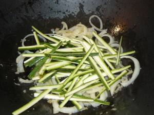 noodle_gamberi_zucchine_sesamo3