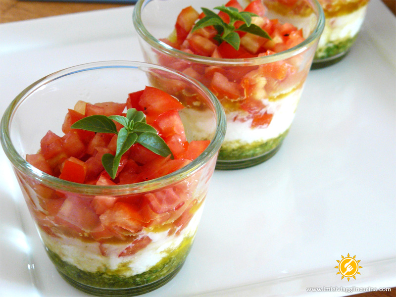 Bicchierini Pomodoro Mozzarella e Basilico