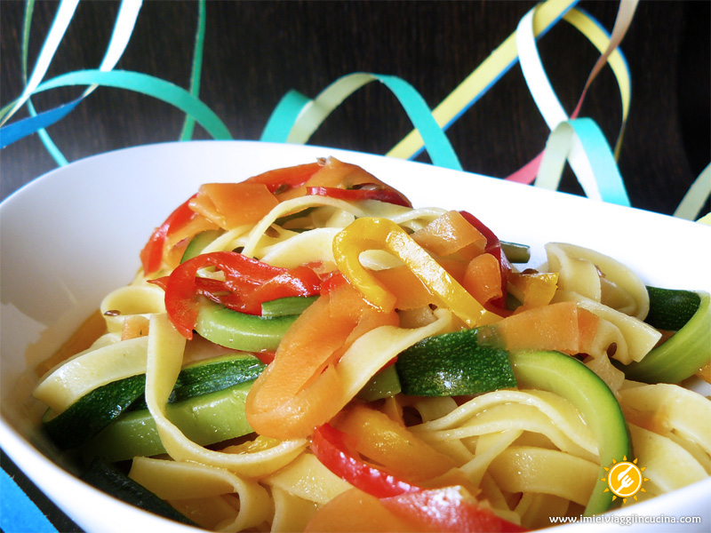 Tagliatelle Vegane con Stelle Filanti di Carnevale